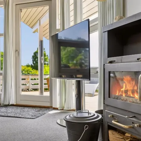 Helene - 1-1km From The Sea By Interhome * 하일스