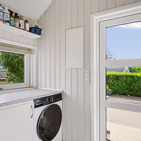 Helene - 1-1km From The Sea By Interhome *